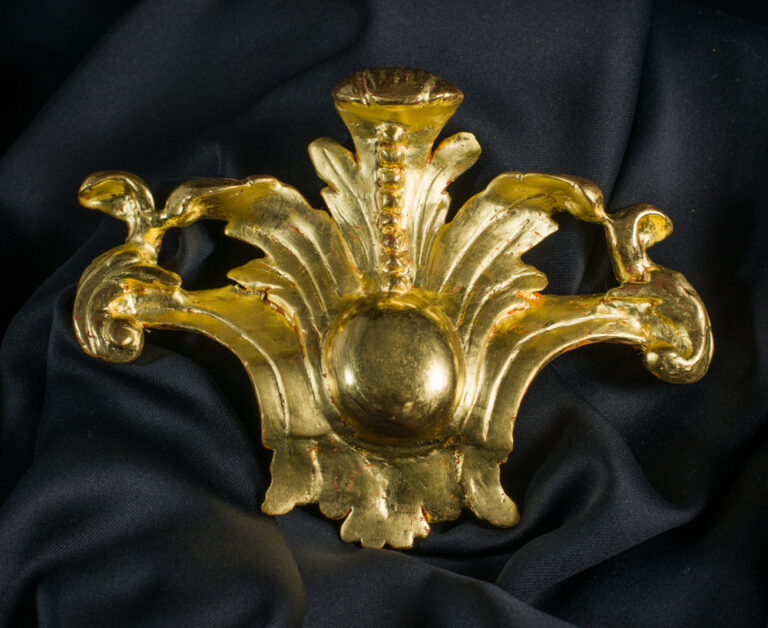 moulure doré à la feuille