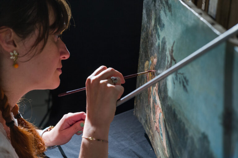 étape de la retouche dans la restauration d'un tableau du XIXe siècle